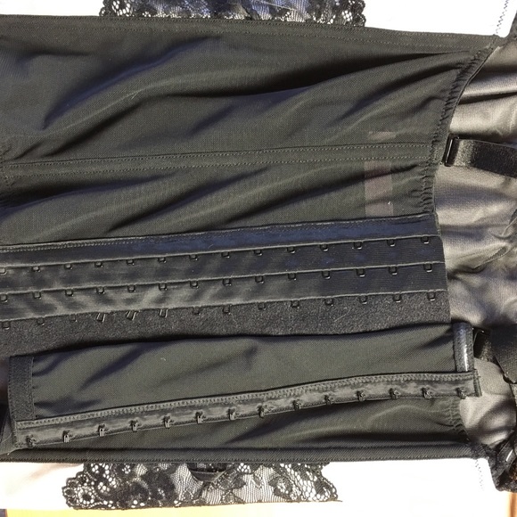 Silver satin and black lace corset - Picture 6 of 6